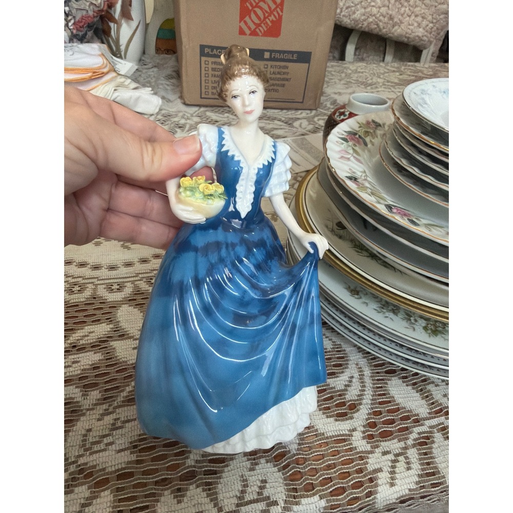 Royal Doulton Helen HN 3601 Figurine Blue Dress Yellow Roses Bone‎ China England